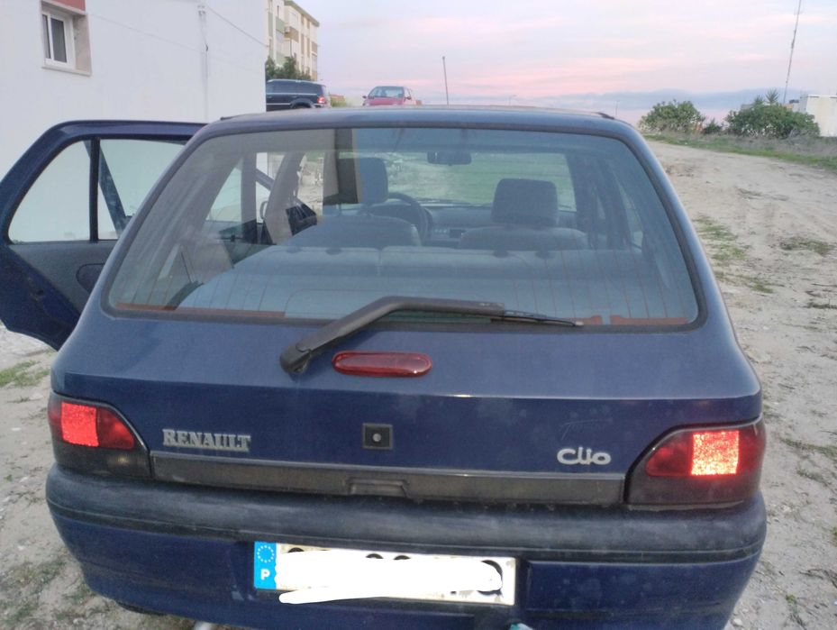 Renault Clio 1.2 98 para arranjo ou peças