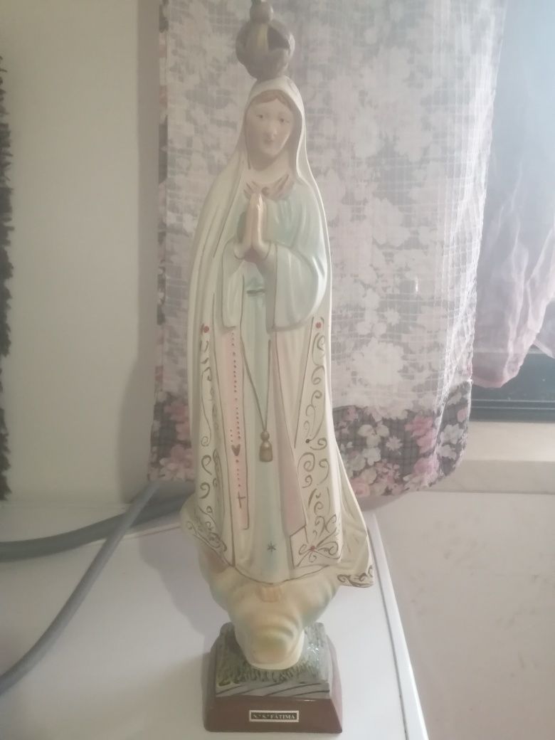 Vendo nossa senhora de Fátima.