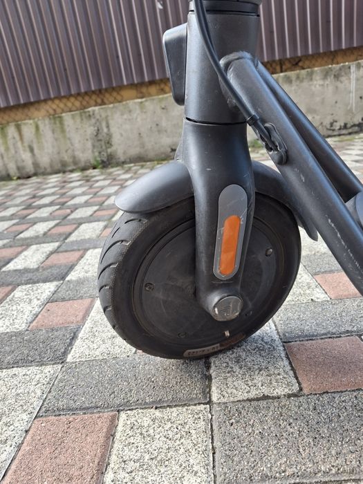 Електросамокат найн бот