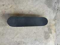 Skate usado em bom estado- pouco uso, pronto a andar.