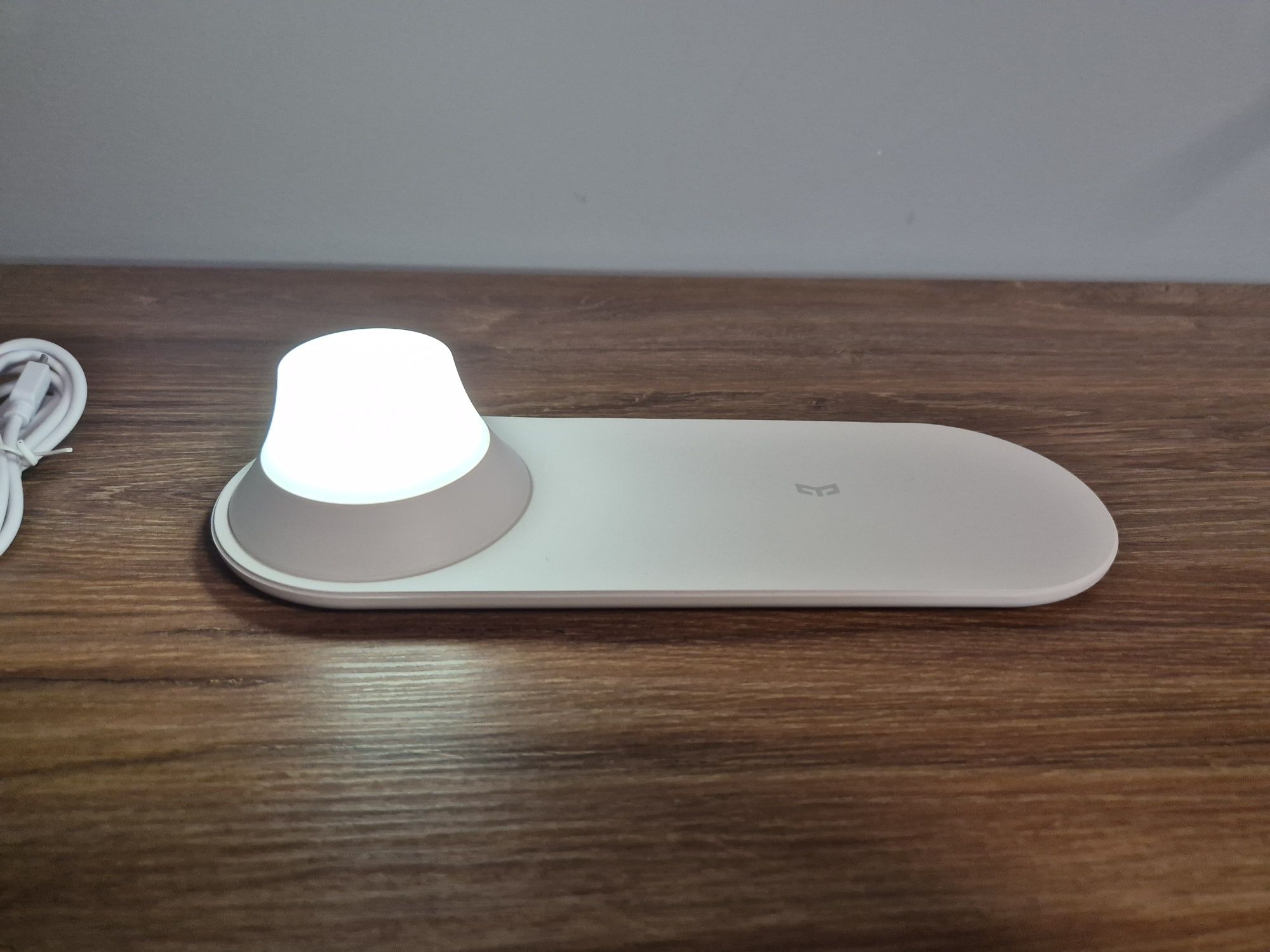 Yeelight Lampka nocna z ładowarką bezprzewodową (indukcyjną)
