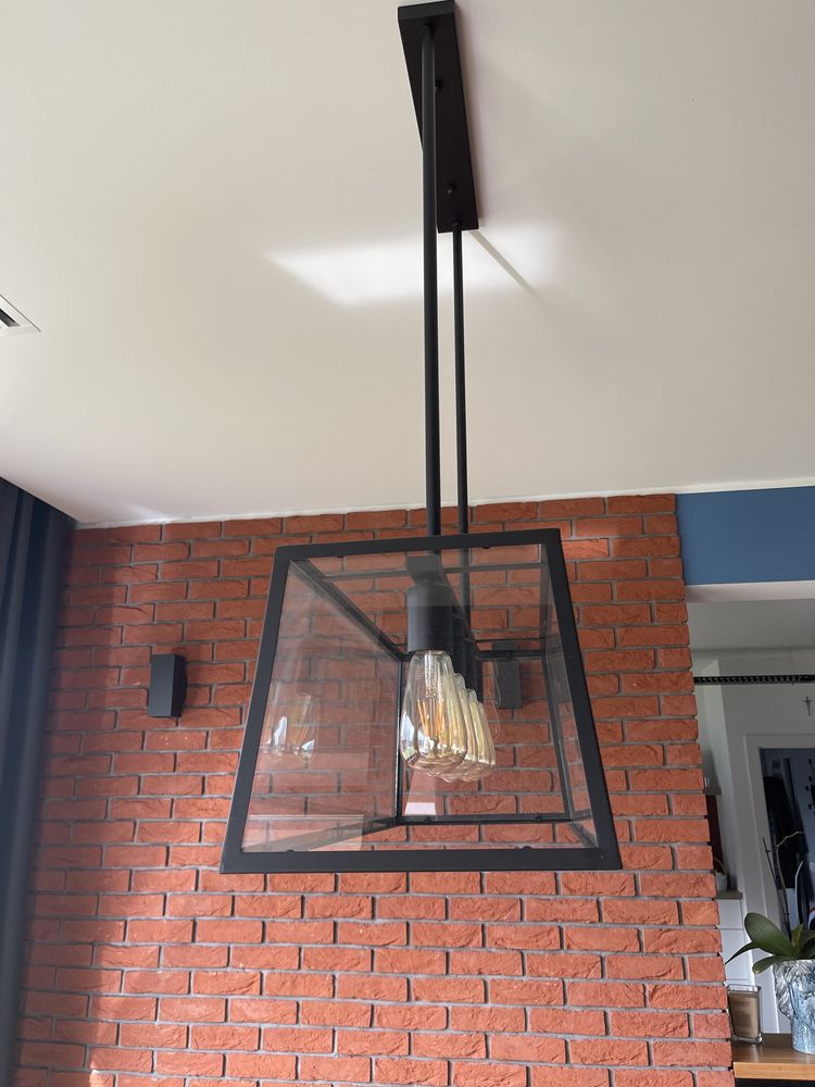 Lampa wisząca z metalu