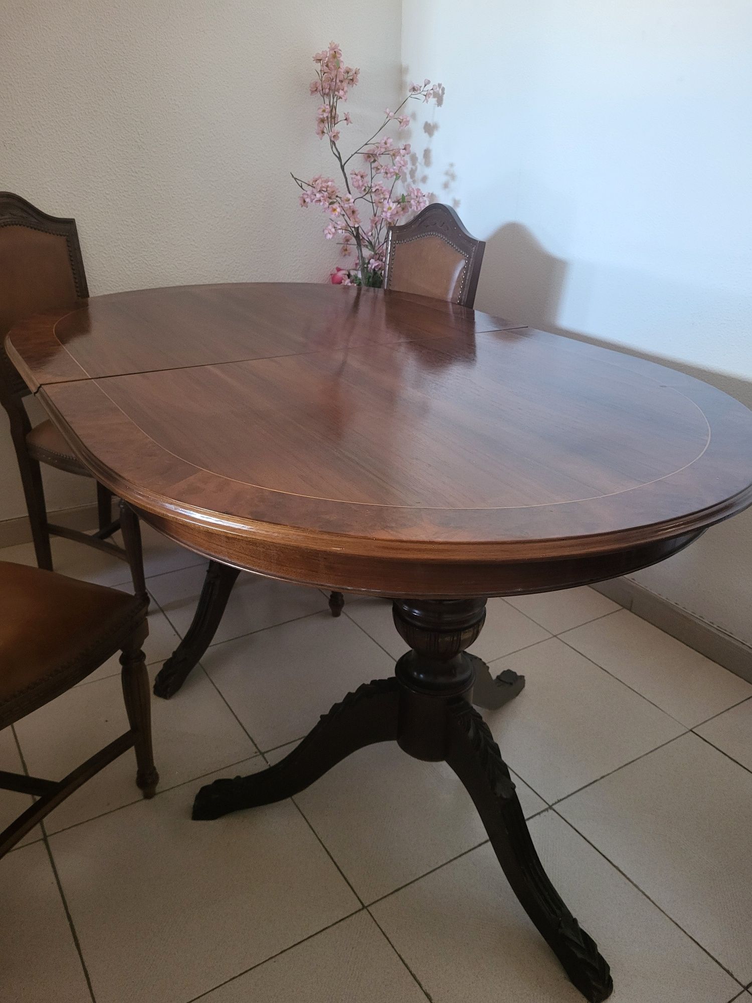 Mesa de jantar com 6 cadeiras