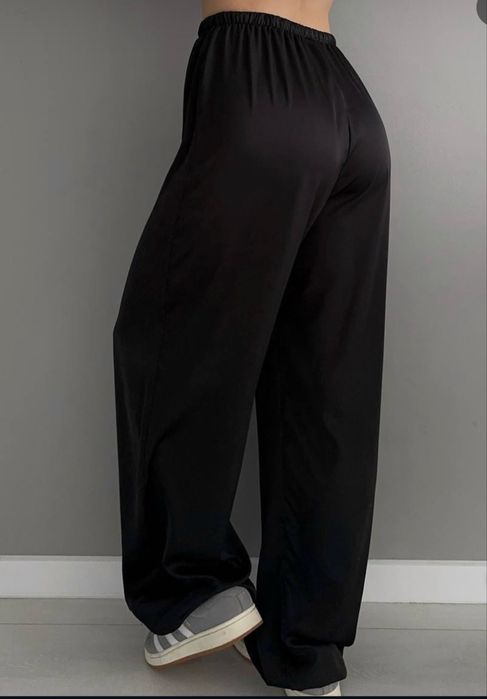 Штани чорного кольру