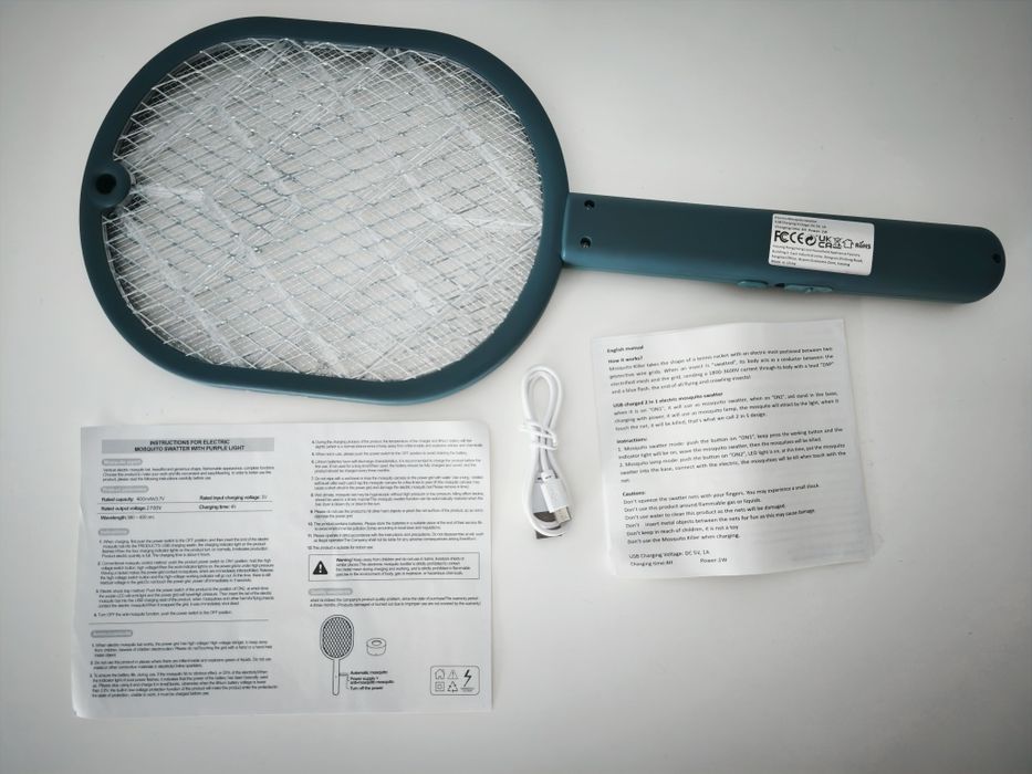 Raquete elétrica mata mosquitos