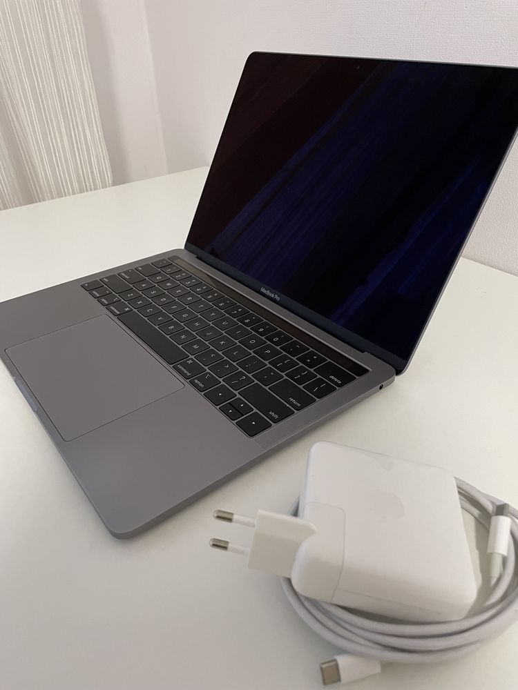 MacBook Pro 13 2019 i5/8Gb/256Gb