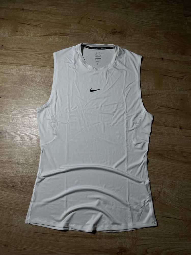 Футболка nike без рукавів з центр лого білосніжна