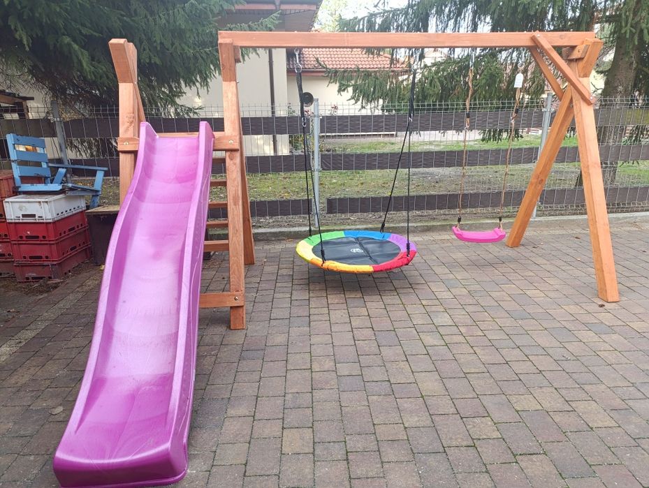 Huśtawka ogrodowa , zjeżdżalnia, plac zabaw,bocianie gniazdo.