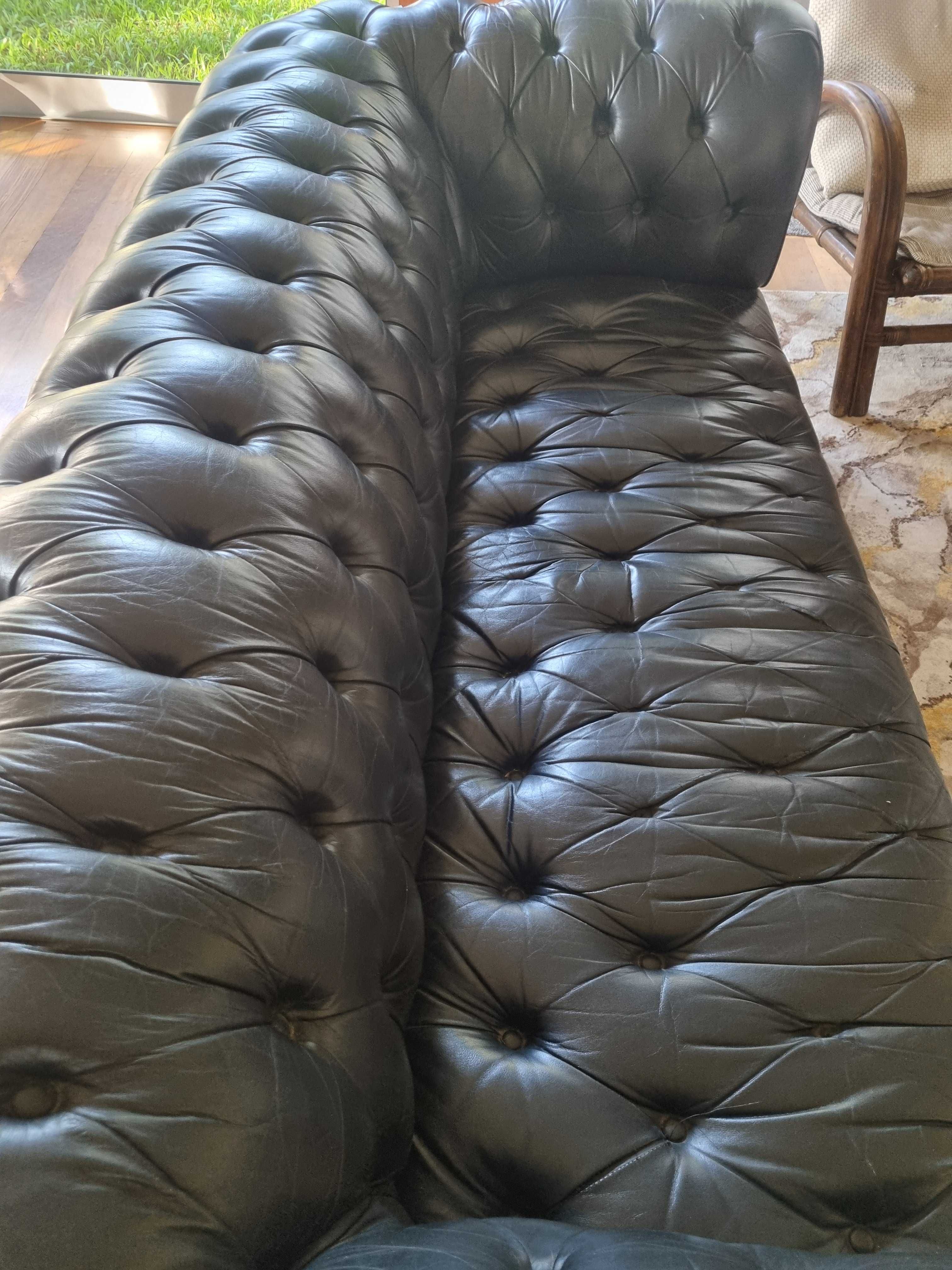 Sofá chesterfield em pele