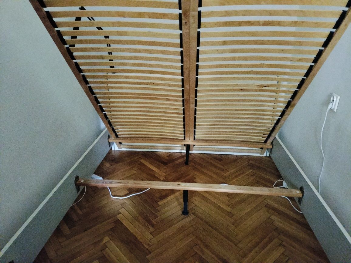 Łóżko ze stelażem 160x200