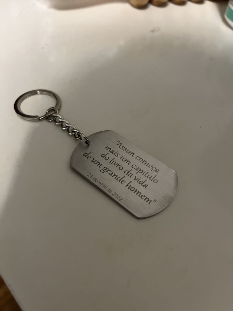 Chaveiros personalizados em madeira e inox