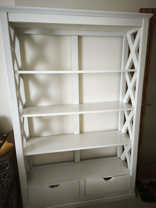 Vende se estante
