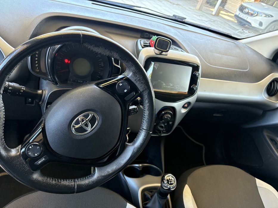 Toyota aygo com 5 lugares