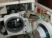 Частный мастер производит ремонт стиральных машин.