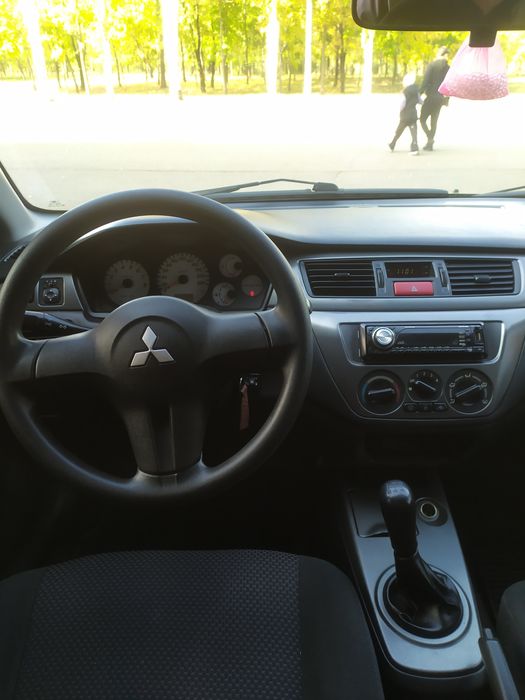 Mitsubishi lancer