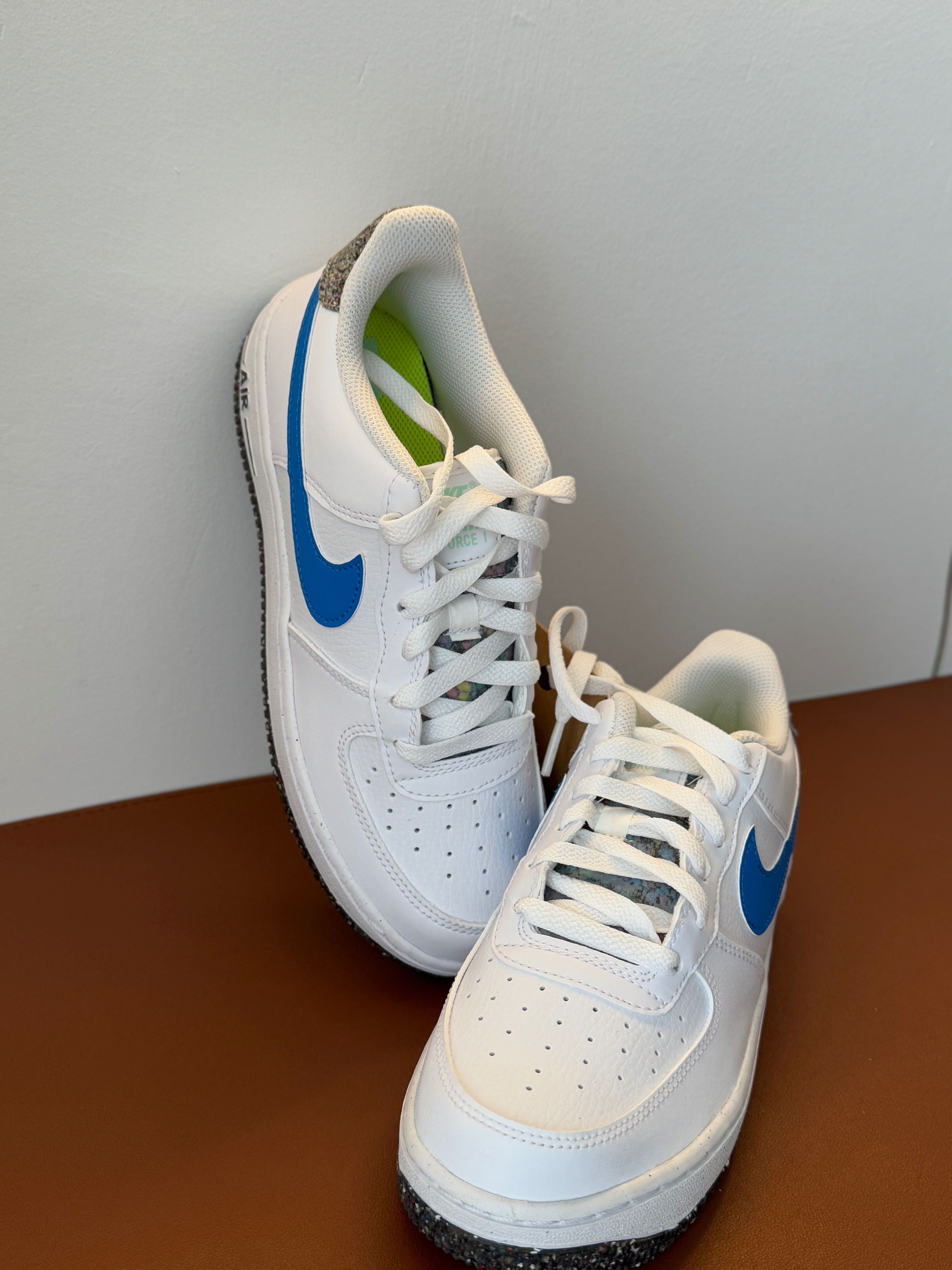 Nike - AIR FORCE 1 Lv8 Gs DR3098 100 - 38 розмір
