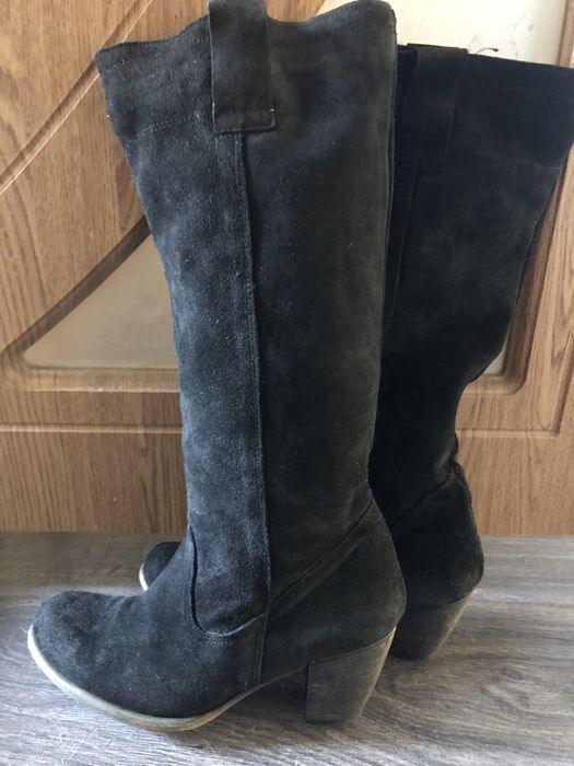 Жіночі демісезонні чобітки-козаки з натуральої замші