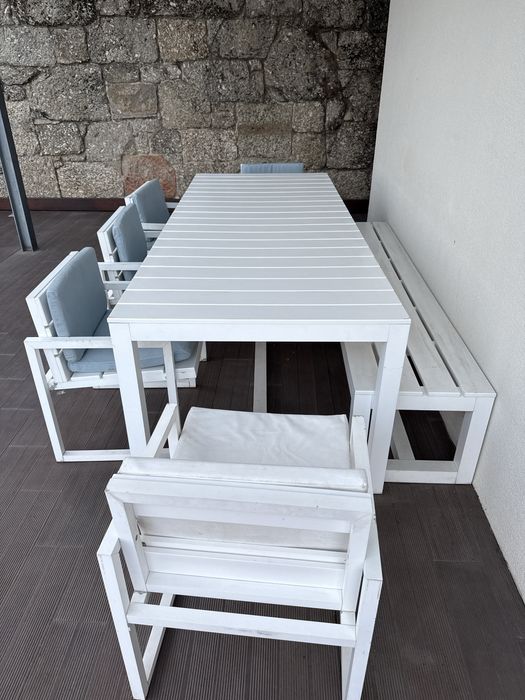 Mesa, cadeiras e banco Gandia Blasco