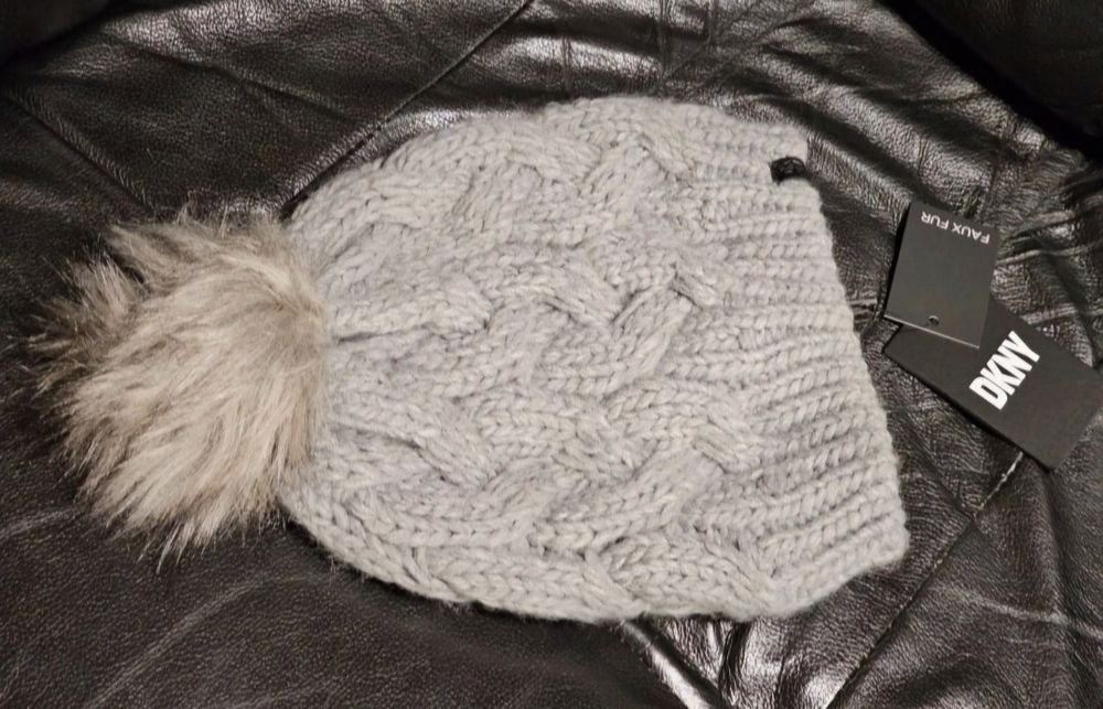 Nowa czapka DKNY
