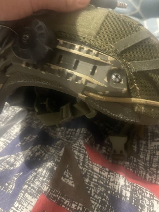 Шолом с навушниками