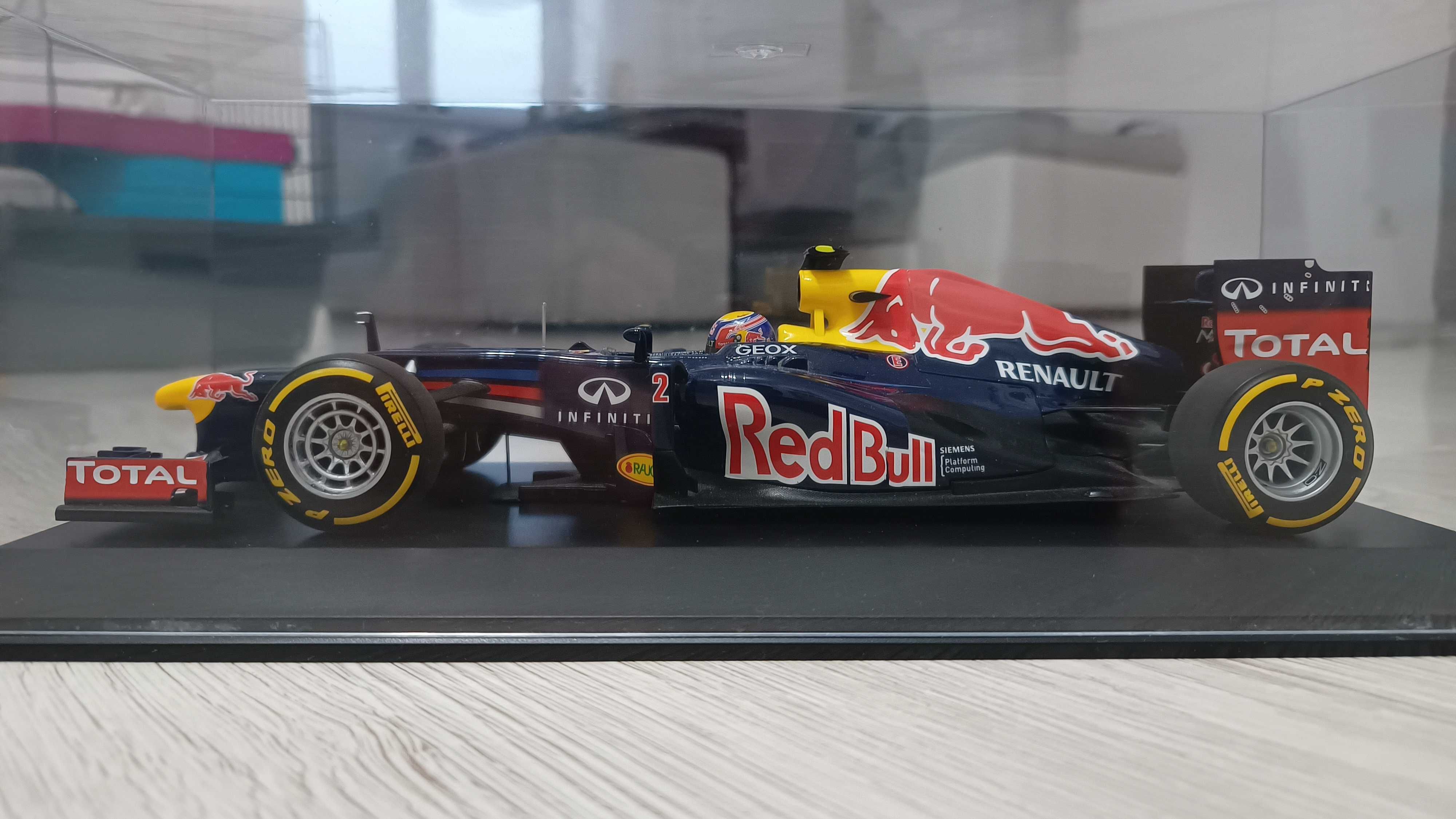 F1 model R8. M.Webber 2012, skala 1:18