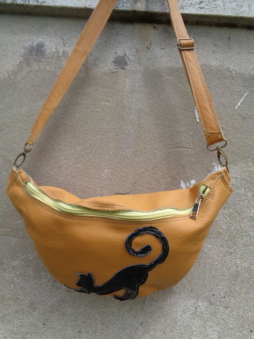 Artystyczna skórzana nerka z kotem. Handmade