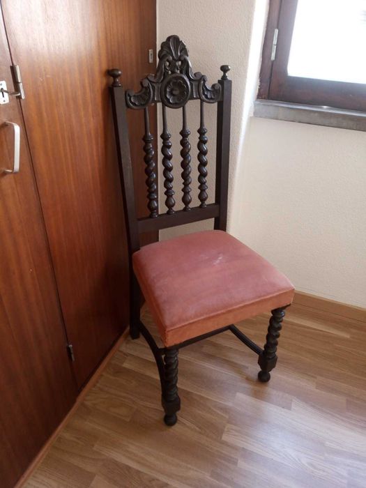 Cadeira em madeira