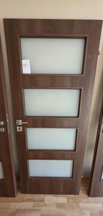 Drzwi wewnętrzne orzech 70 prawe i 80 lewe