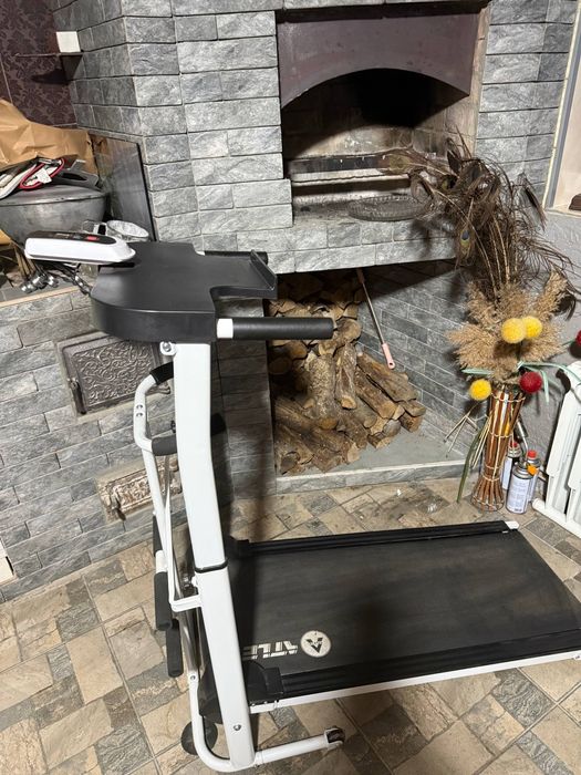 Бігова механічна доріжка