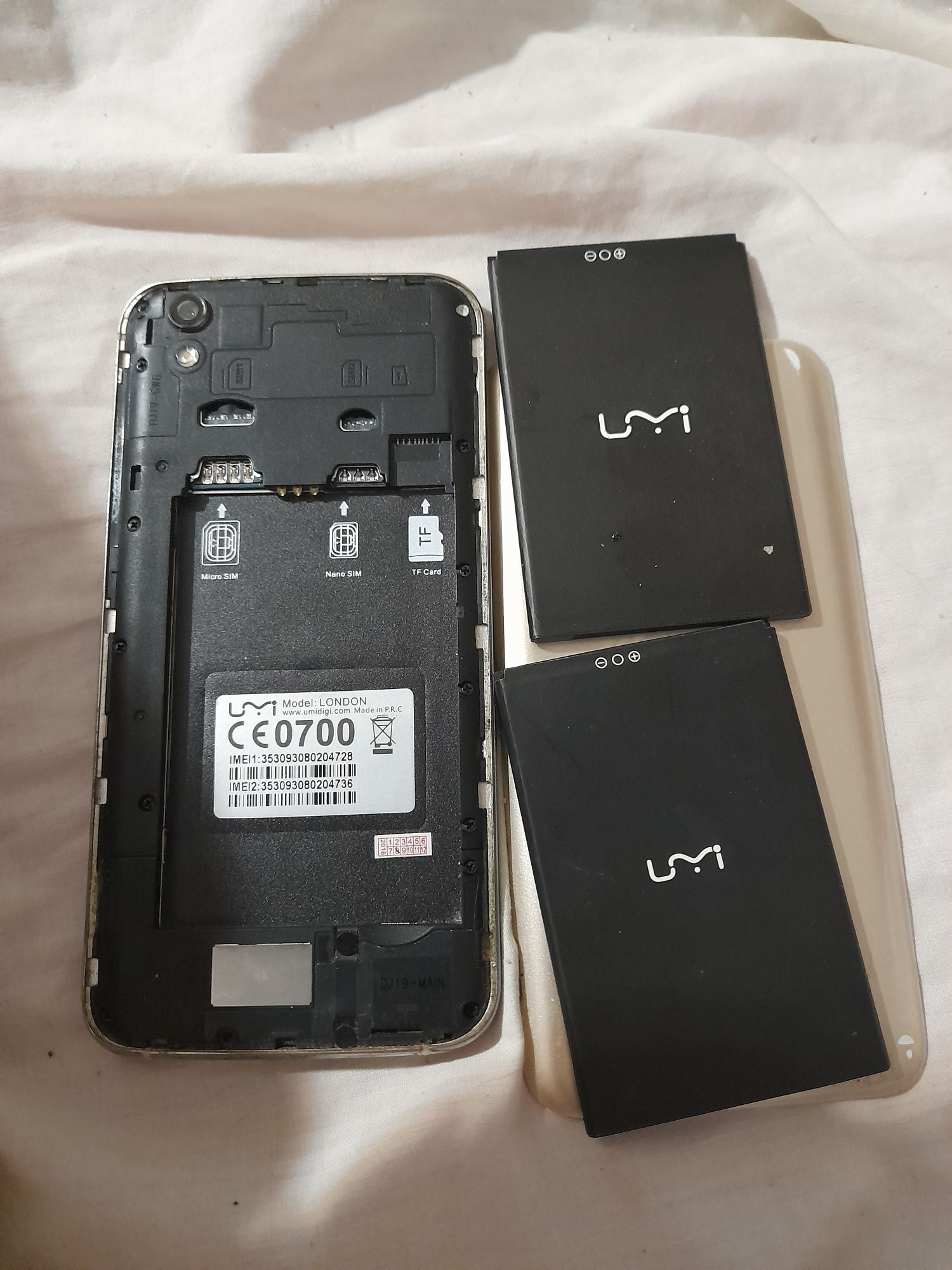 Смартфон  та два акумлятори до ньогона запчастини Umidigi London