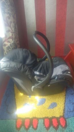 Продам автомобільне крісло для немовлят