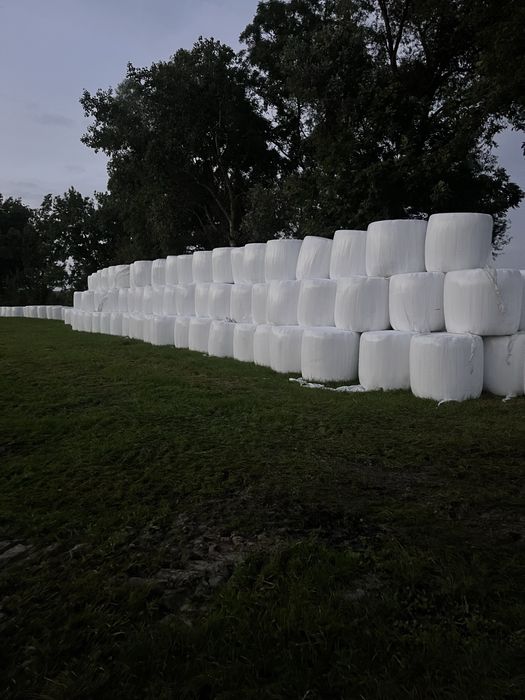 Sianokiszon dla bydła i koni rozna i taka i taka nie siano sloma okaz