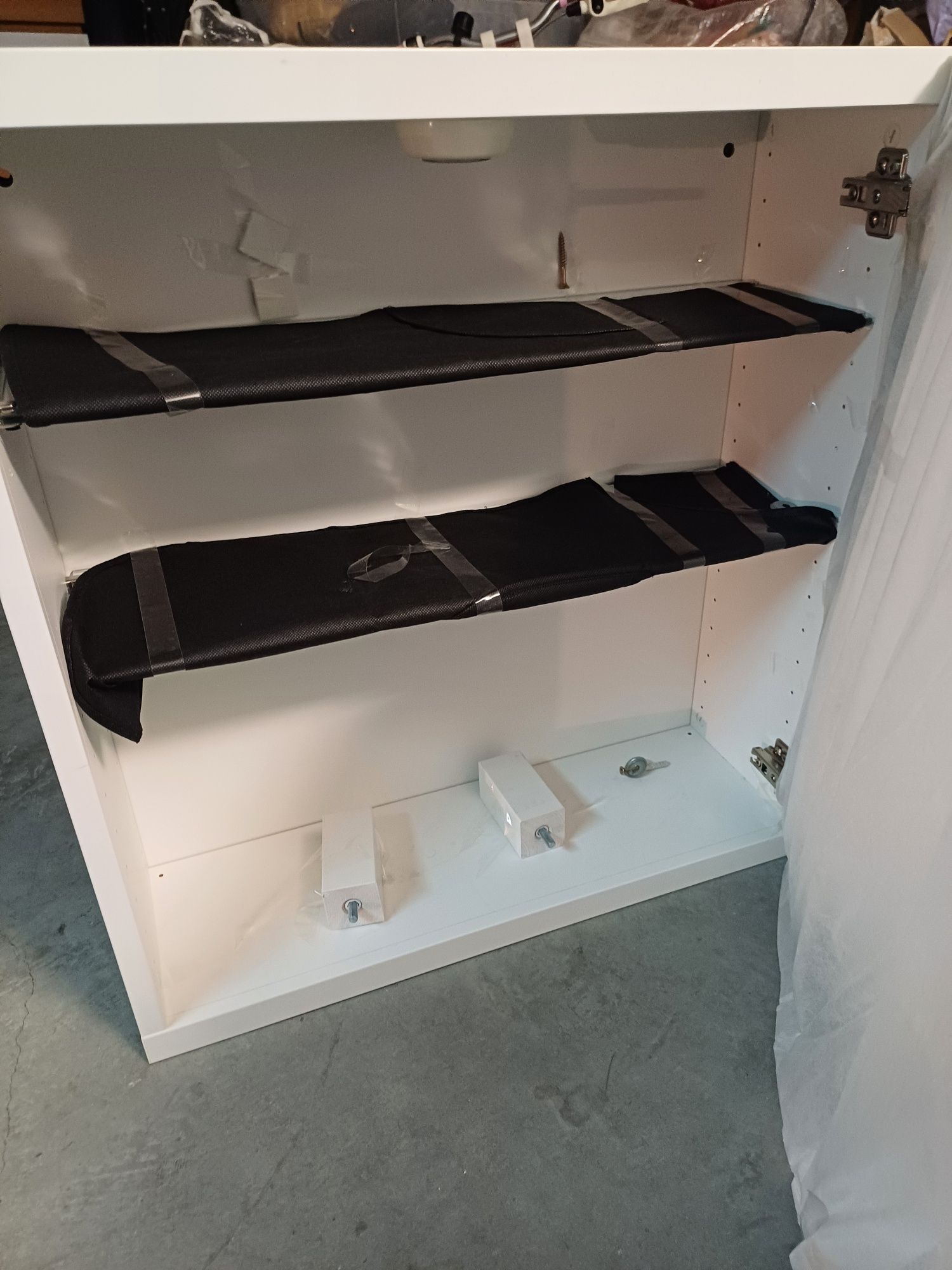 Movel Besta com porta vidro verde