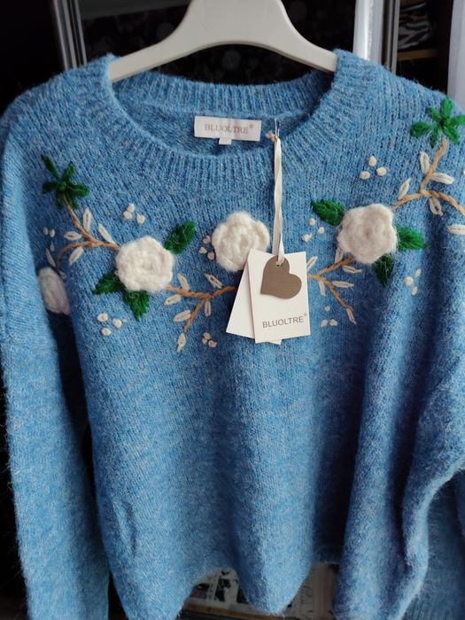 Sweter damski kwiaty