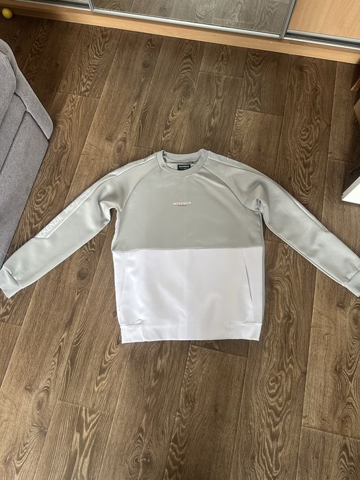 Чоловічий спортивний костюм