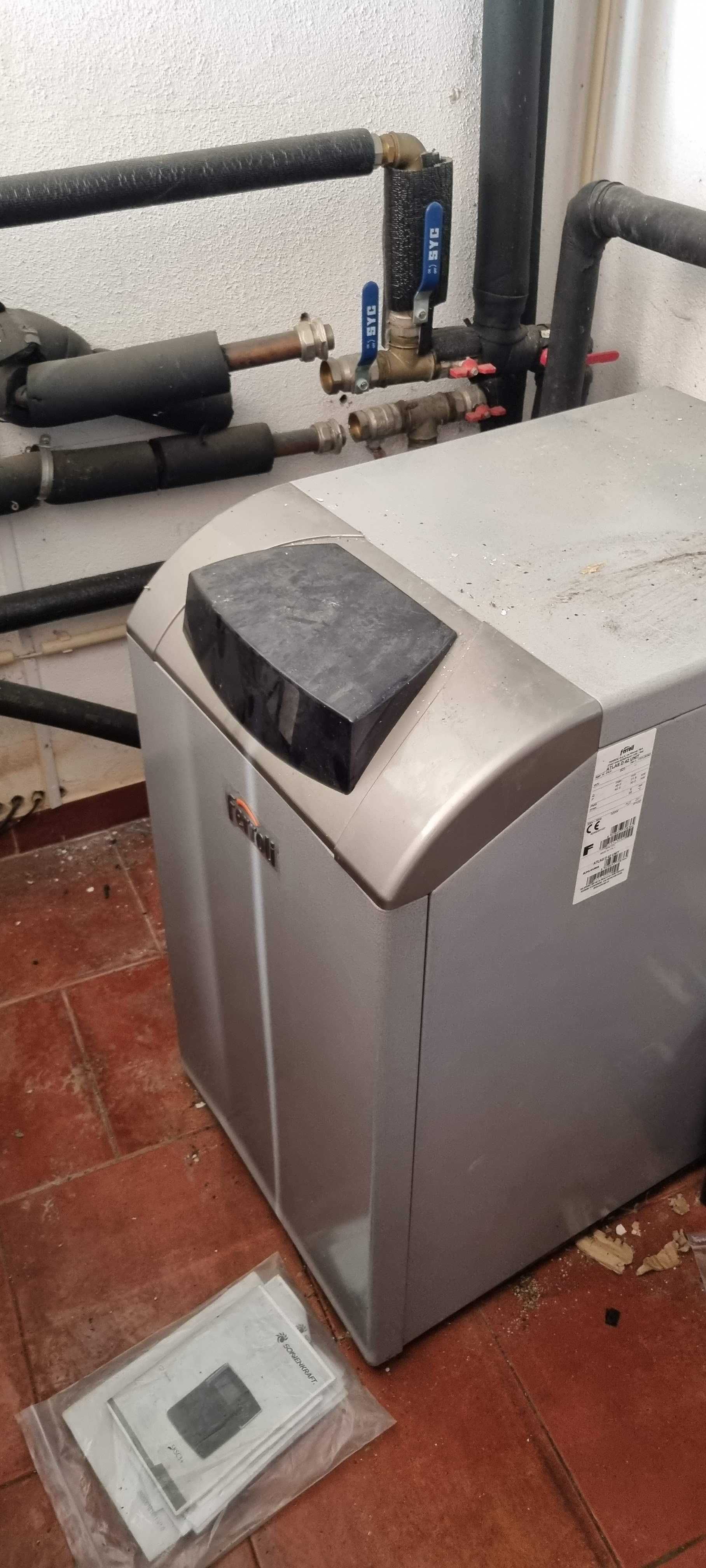 Caldeira a gasóleo ferro fundido Ferroli ATLAS PLUS D ECO 45 UNIT