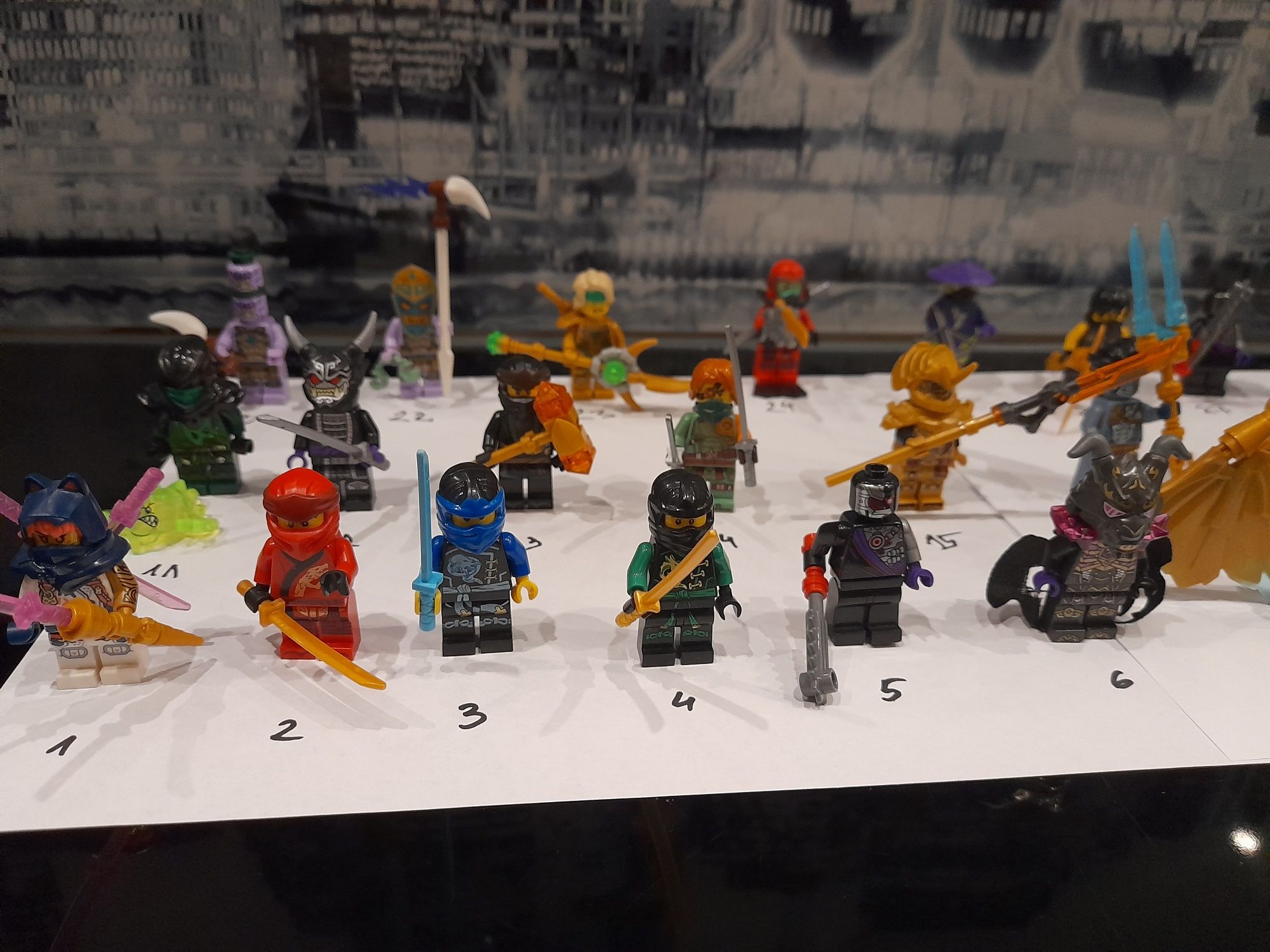 Zestaw LEGO Ninjago - figurki, gazetki, karty