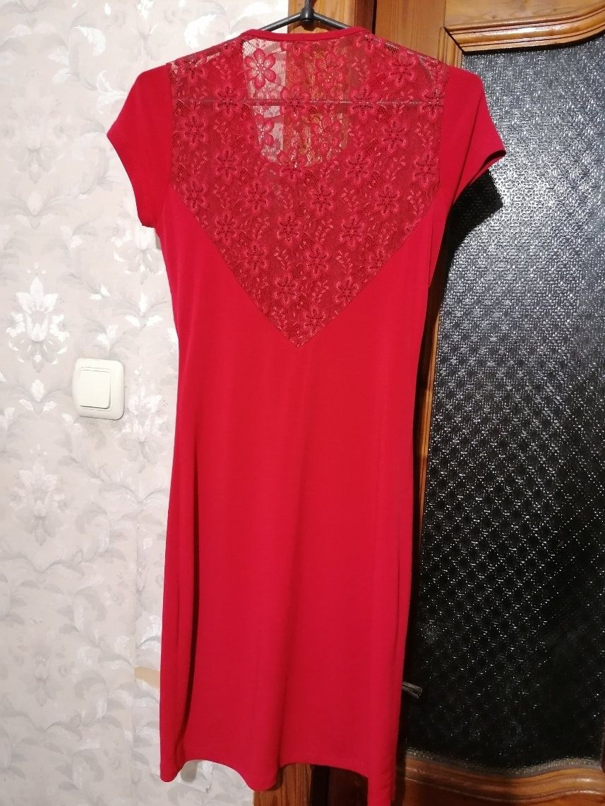Красное платье камни ткань масло