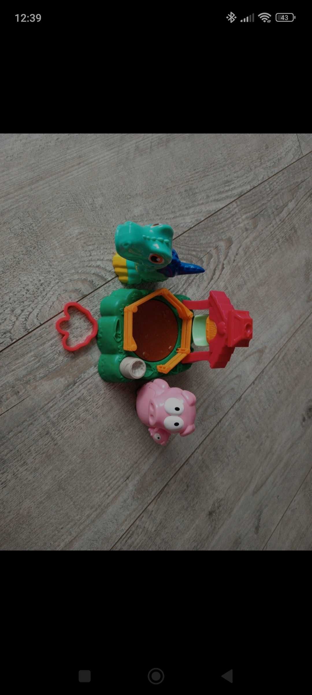 Play doh mini t -rex i błotne świnki