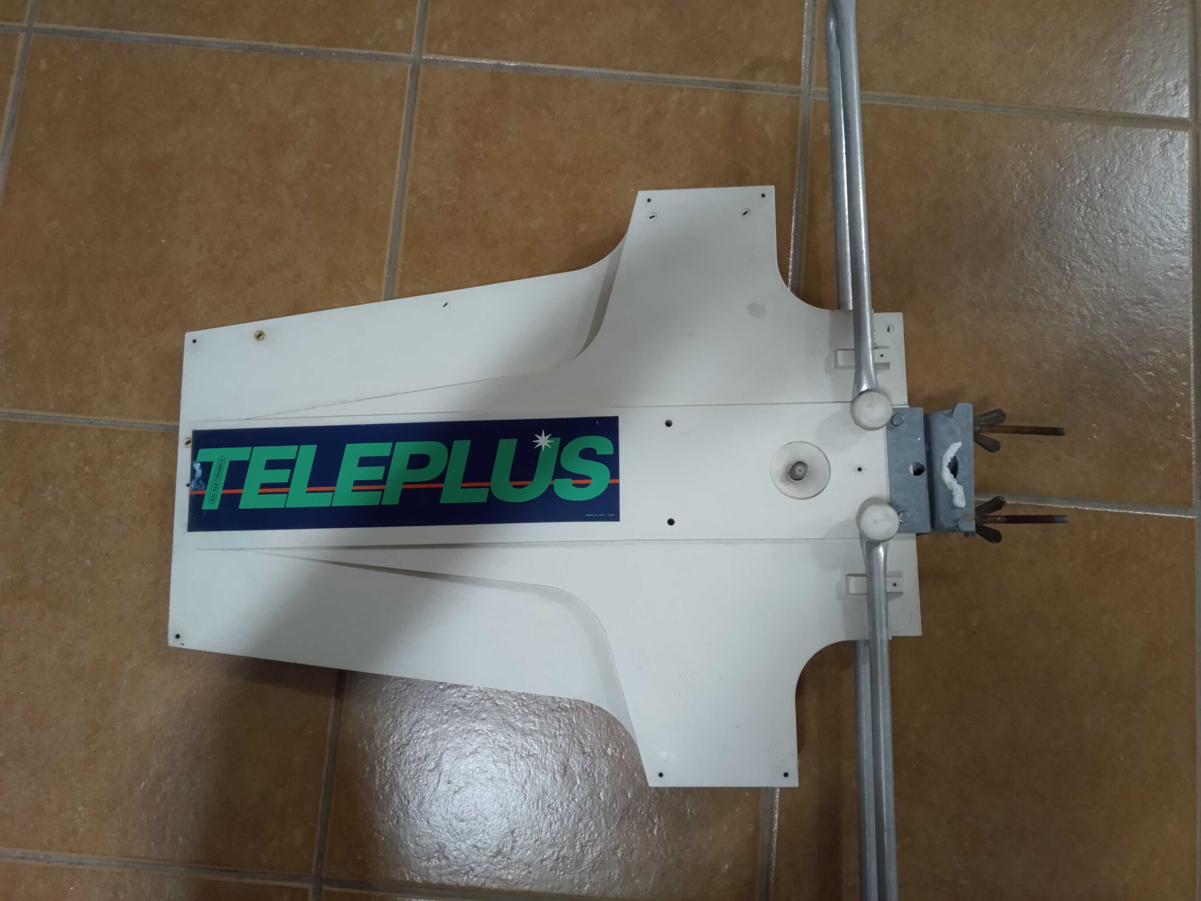 Antena satelitarna TELEPLUS / TELECO do kampera HYMERMOBIL B544 / B554