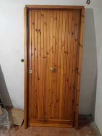 вхідні дерев'яні двері