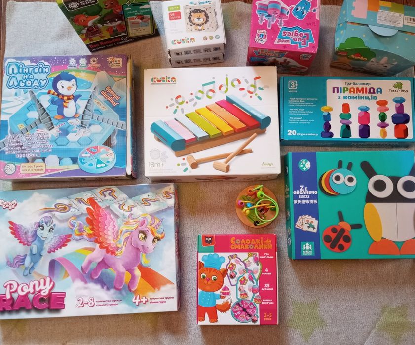 Іграшки,ігри  балансир, ксилофон,кубики,пінгвіни на льоді,танграм