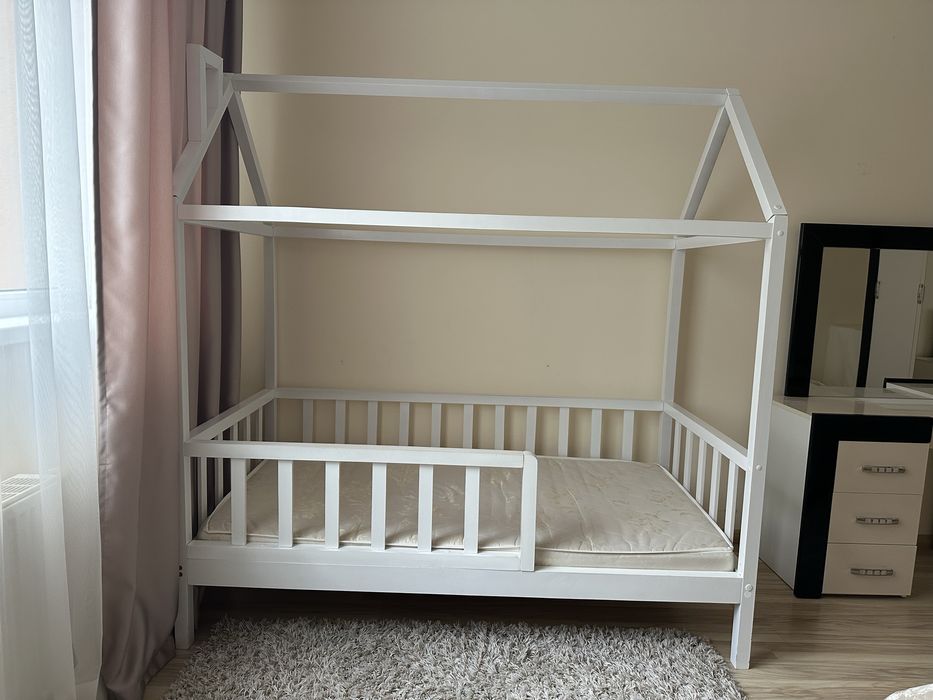 Дитяче ліжко-будиночок з матрацом