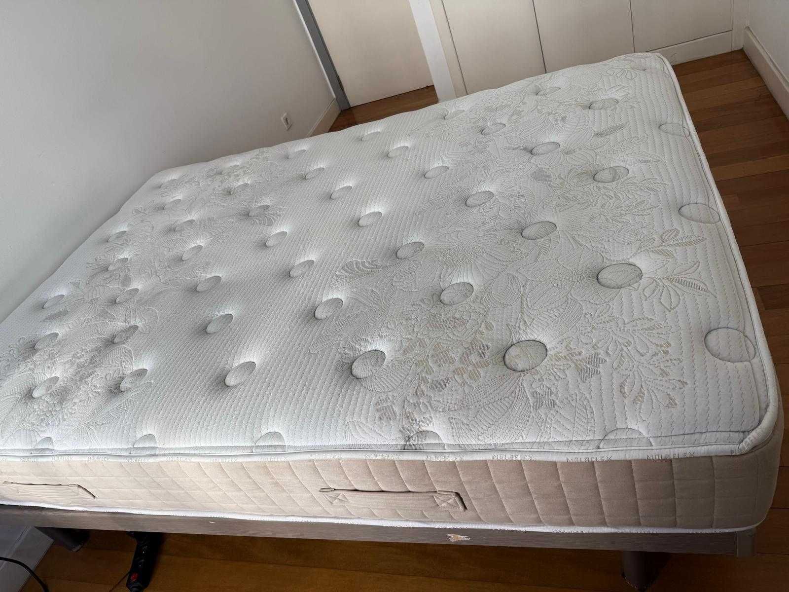 Cama, deck de ripas e Colchão Molaflex com novo