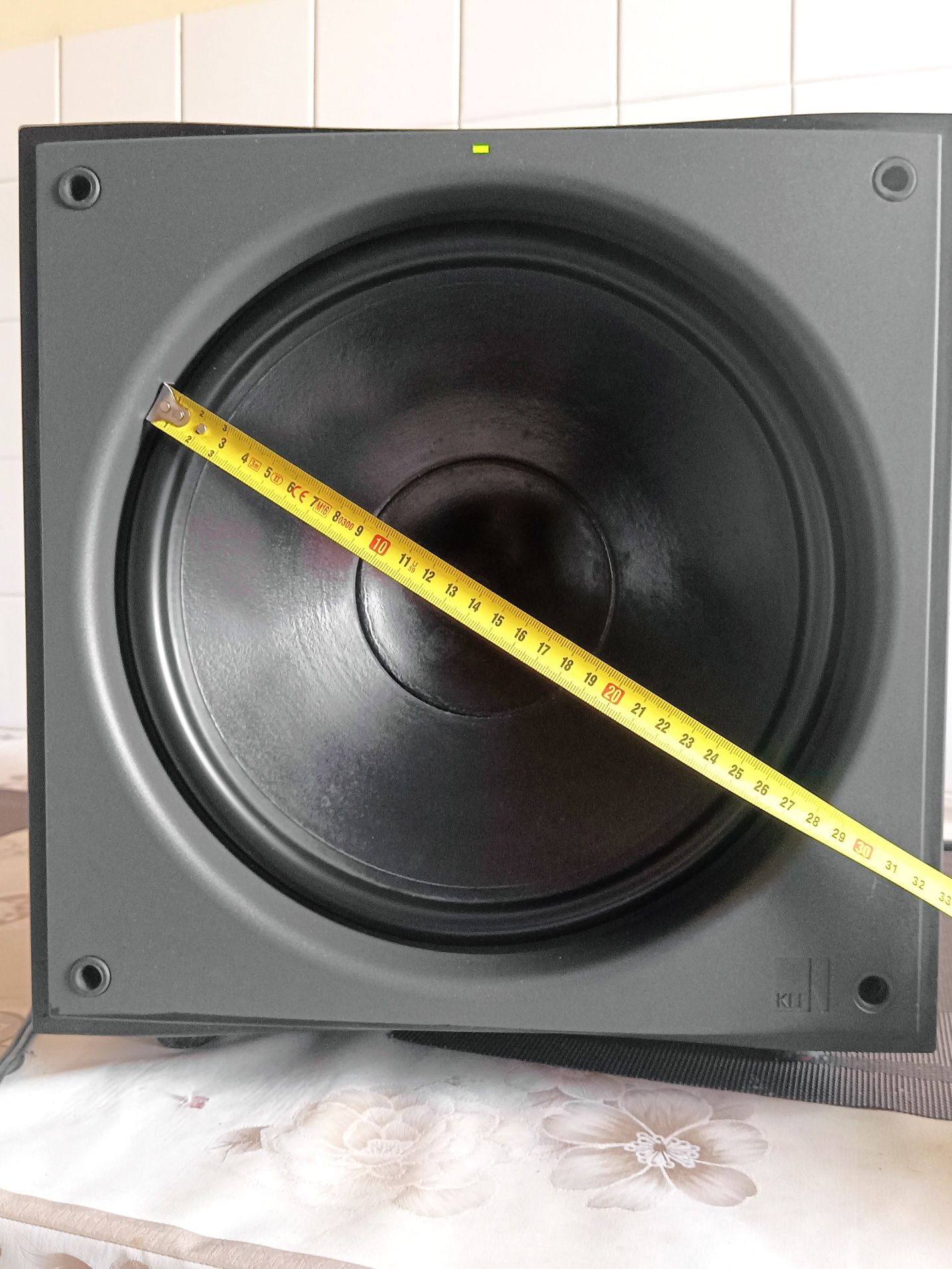 KEF 12' subwoofer ativo. model B30