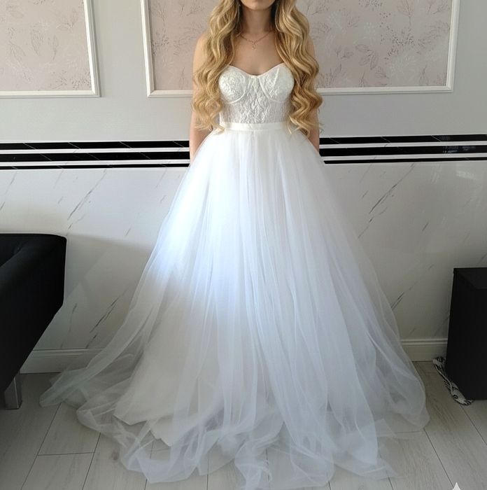 Suknia ślubna tiulowa gorsetowa na ramiączkach 42/44