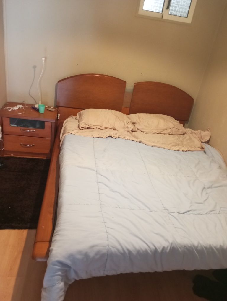 Cama em madeira cerejeira