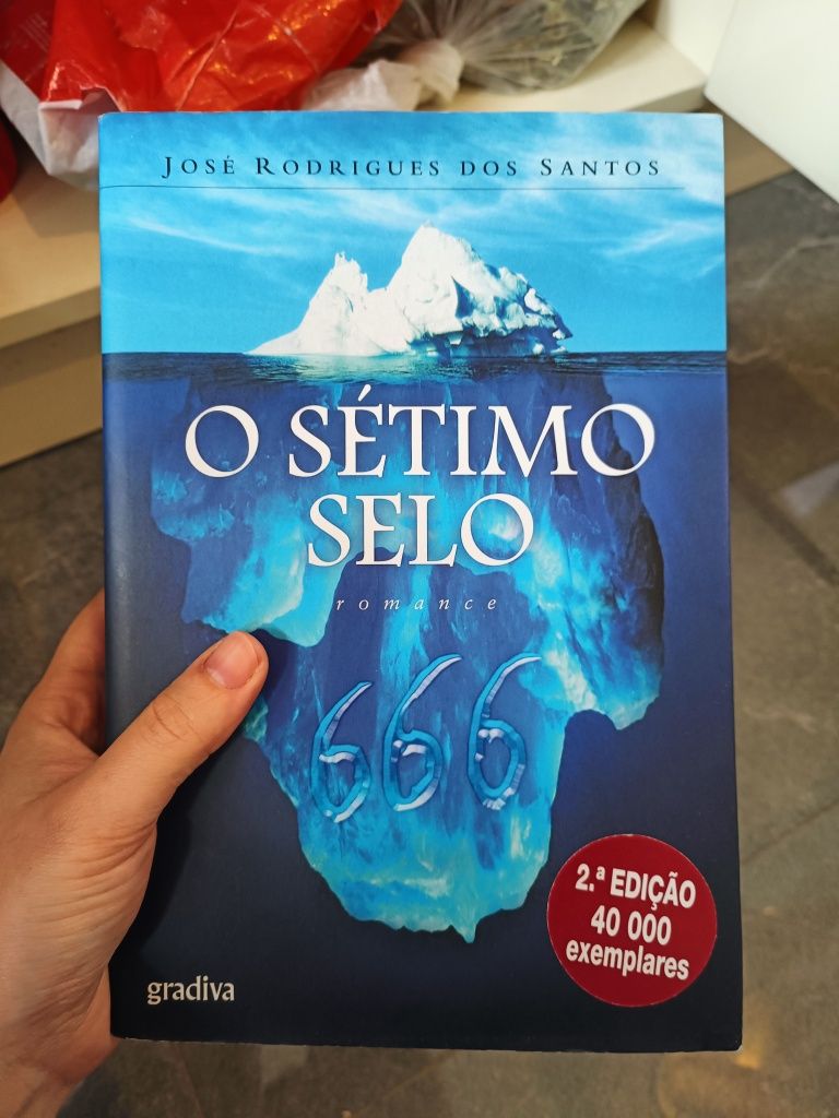 Livros/DVDs 1€/cada