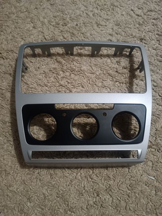 Автомагнітола на Skoda A5 2011р.