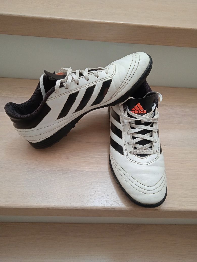 Buty sportowe turfy Adidas 40.